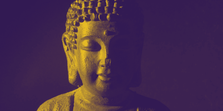 Una estatua de buda, representando la meditación