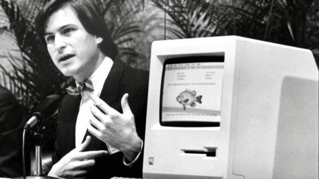 Steve Jobs presentando el Macintosh frente a la junta directiva.